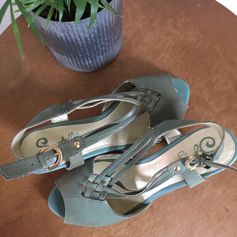 Vintage inspired Seychelles Pumps